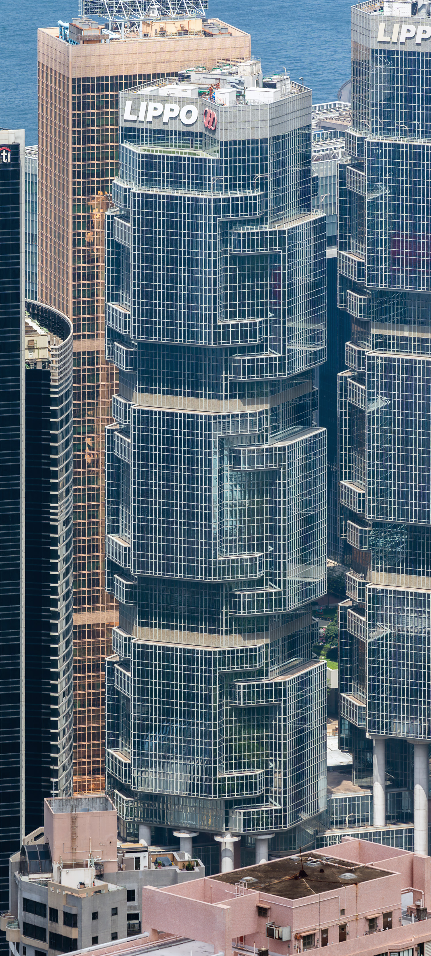 Peregrine Tower at Lippo Centre, Hong Kong - View from Peak Tower. © Mathias Beinling